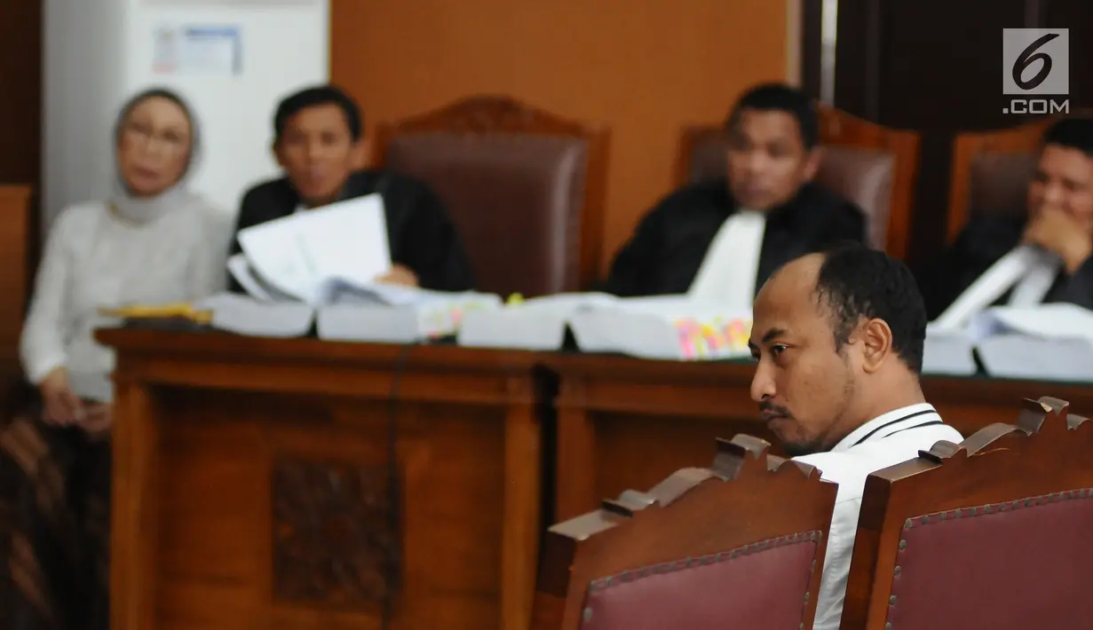 Ahli digital forensik, Saji Purwanto memberikan keterangan dalam sidang kasus dugaan penyebaran berita bohong atau hoaks dengan terdakwa Ratna Sarumpaet di PN Jakarta Selatan, Jakarta, Kamis (25/4). Sidang dengan agenda pemeriksaan saksi ahli yang dihadirkan oleh JPU. (Liputan6.com/Herman Zakharia)