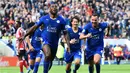 Ekspresi Wes Morgan setelah mencetak gol ke gawang Southampton dalam laga Liga Inggris di Stadion King Power, Leicester, Minggu (3/4/2016). (AFP/Ben Stansall)