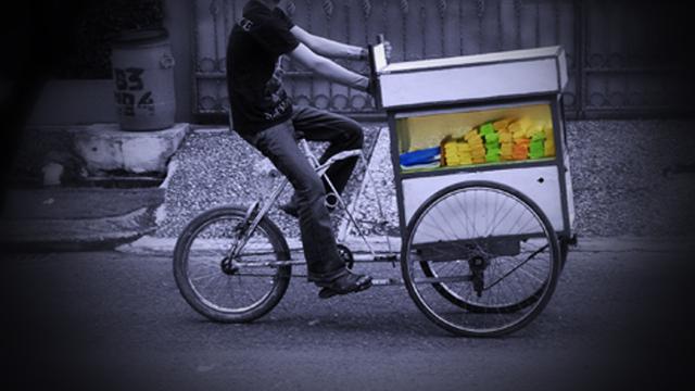 [Bintang] 6 Pedangan Makanan Keliling yang Kini Mulai Jarang Beredar