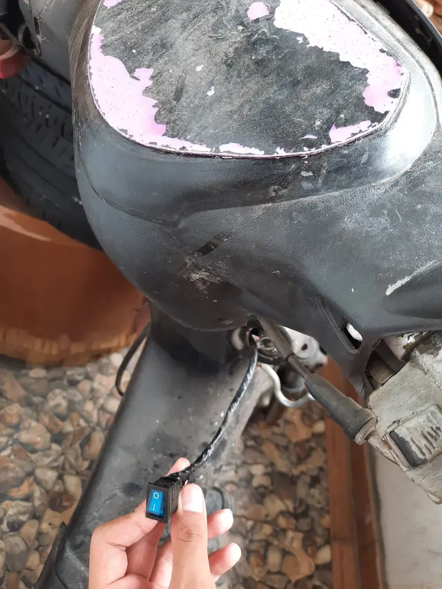Potret Modifikasi Lubang Kunci Motor Ini Bikin Ngelus Dada. (Sumber: Twitter/outofcontext_id)
