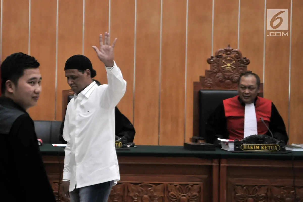 Berpeci Hitam, Hercules Jalani Sidang Perdana di PN Jakbar