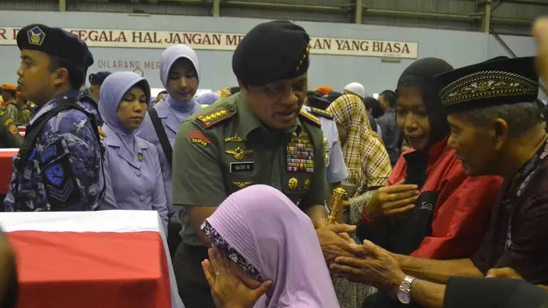 Panglima TNI Jenderal TNI Gatot Nurmantyo ucapkan belasungkawa pada keluarga korban jatuhnya Hercules.
