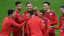Pemain Makedonia Utara bercanda disela menghadiri sesi latihan pada malam pertandingan play-off Piala Dunia 2022 di stadion Dragao di Porto, Senin (28/3/2022). Makedonia Utara akan menantang Portugal pada Rabu, 30 Maret 2022 dini hari WIB. (MIGUEL RIOPA/AFP)