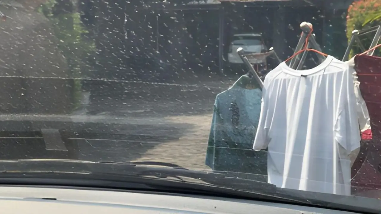 Drama Akhir Tahun dengan Tetangga, Jalan Umum Dipakai untuk Jemur Baju