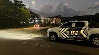 Logistik MotoGP dikawal kepolisian setelah MotoGP Mandalika di Sirkuit Mandalka, Lombok selesai digelar. (Istimewa)