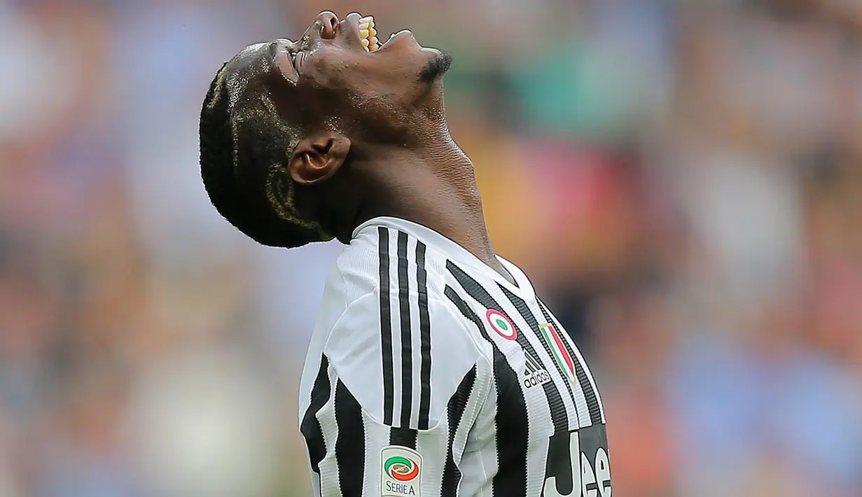 1. Paul Pogba, menurut Squawka, gelandang Juventus ini sudah melakukan tes medis bersama MU. Pelatih Setan Merah, Jose Mourinho juga menyatakan jika pria 23 tahun itu selangkah lagi akan kembali ke Old Trafford. (AFP/Marco Bertorello)