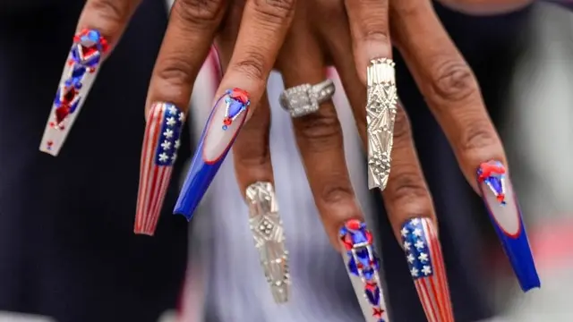 6 Gaya Pelari AS Sha’Carri Raih Medali Perak di Olimpiade Paris 2024, Tetap Slay Pakai Nail Art