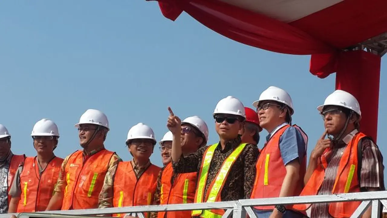Menteri ESDM Ignasius Jonan menghadiri dimulainya pembangunan PLTU Jawa 4, di di Desa Tubanan, Kecamatan Kembang, Kabupaten Jepara, Jawa Tengah, Kamis (31/8/2017).