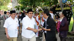 Wakil Ketua Umum Partai Gerindra, Fadli Zon (kedua dari kiri) datang ke persemayaman Alm Suhardi di DPP Partai Gerindra, (29/8/2014). (Liputan6.com/Helmi Fithriansyah)