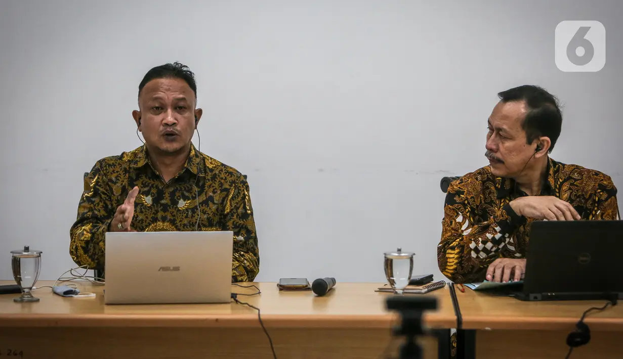 Komisioner Pemantau dan Penyelidik Komnas HAM RI M. Choirul Anam saat konferensi pers terkait Rancangan Perpres tentang tugas TNI dalam mengatasi terorisme di Kantor Komnas HAM, Jakarta, Rabu (24/6/2020). Rancangan Perpres itu dinilai berlandas criminal justice system. (Liputan6.com/Faizal Fanani)