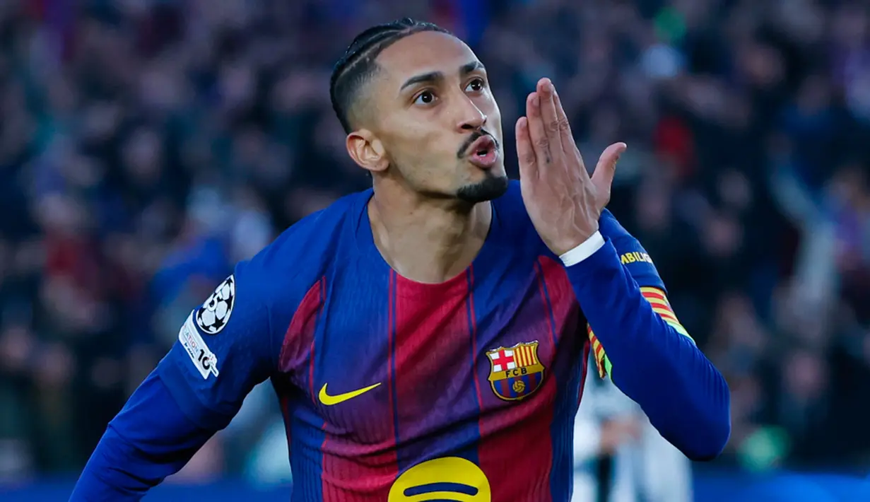 Bola.net > Champions
Hasil Barcelona vs Newcastle: Hancurkan Sang Tamu, El Blaugrana Tembus 8 Besar!
Editor Serafin Unus Pasi
Diperbarui: 19 Maret 2026, 02:44 WIB

 
 
Hasil Barcelona vs Newcastle: Hancurkan Sang Tamu, El Blaugrana Tembus 8 Besar!
Skuad Barcelona merayakan gol Marc Bernal ke gawang Newcastle, Kamis (19/3/2026) (c) AP Photo/Joan Monfort
Bola.net - Wakil Spanyol, Barcelona mengunci tiket ke babak perempat final Liga Champions 2025/2026. Mereka berhasil membekuk wakil Inggris, Newcastle, di Camp Nou dengan skor telak 7-2.

Pesta gol Barcelona ini dipersembahkan oleh brace dari Raphinha dan Robert Lewandowski plus masing-masing satu gol dari Marc Bernal, Fermin Lopez dan Lamine Yamal. Sementara Newcastle hanya bisa membalas berkat brace dari Anthony Elanga. (AP Photo/Joan Monfort)