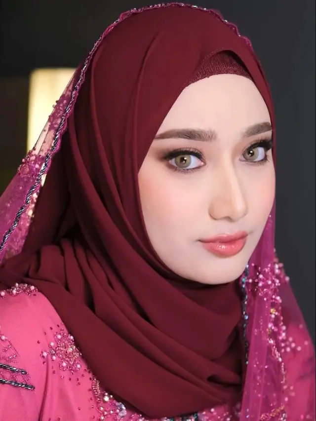 6 Gaya Anak Cindy Fatikasari dan Tengku Firmansyah Dibalut Dress Magenta di Momen Pengajian Jelang Nikah