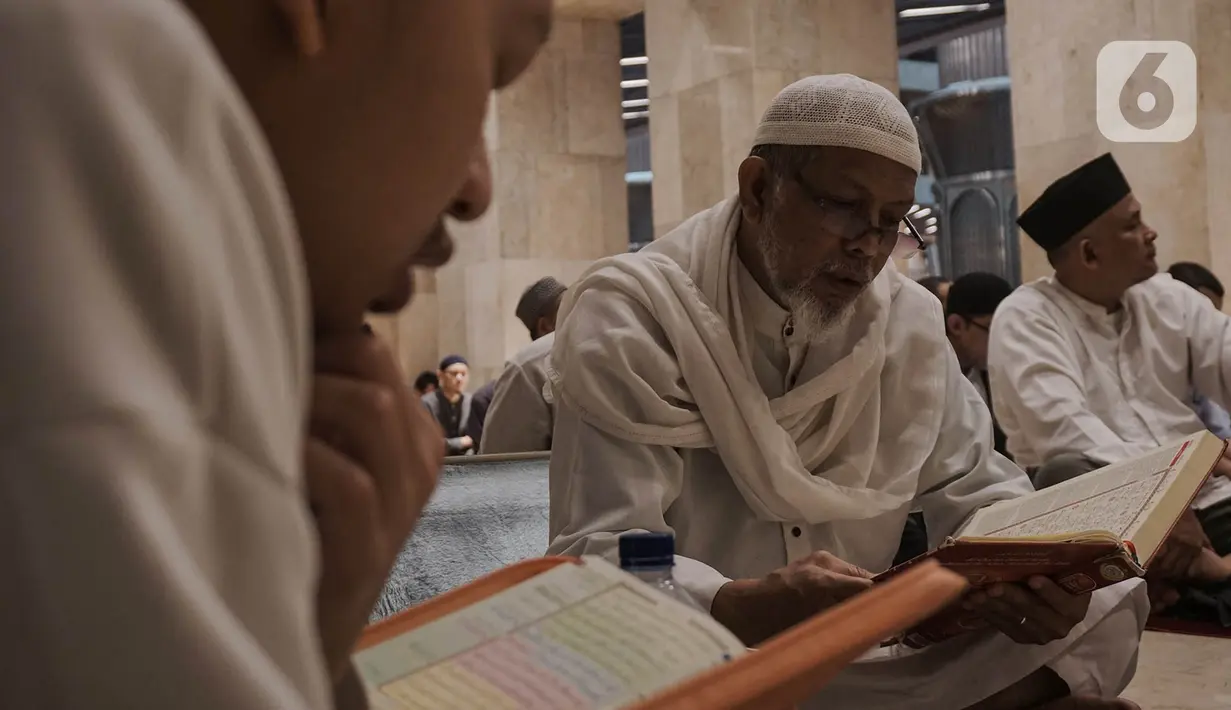 Diketahui, sepuluh malam terakhir bulan suci Ramadhan dianggap sebagai malam istimewa. Pada momen ini umat Islam memiliki kesempatan untuk berjumpa lailatul qadar, utamanya pada malam ganjil. (merdeka.com/Nanda F. Ibrahim)