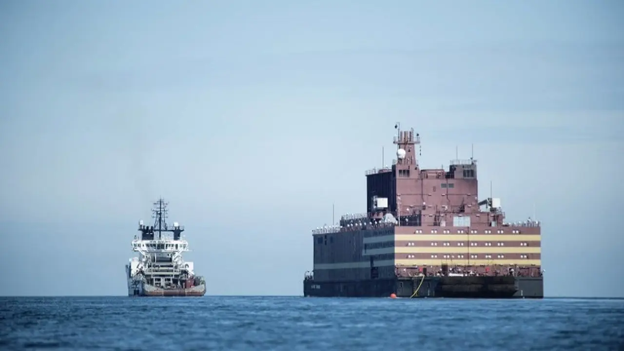 Akademik Lomonosov, pembangkit listrik tenaga nuklir terapung milik pemerintah Rusia (AFP/Tim Kildeborg Jensen)