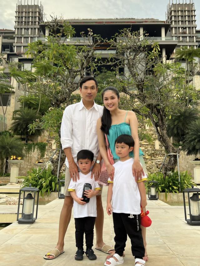 Tampil Harmonis, Ini 7 Potret Sandra Dewi Liburan Bareng Suami dan Anak Ke Bali