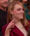 Jennifer Lawrence tertawa ngakak karena Emma Stone diledek oleh Jimmy Kimmel saat malam puncak ajang penghargaan Oscar 2018. (ABC)