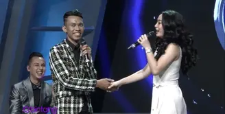 Cemen Stand Up Comedy Academy Indosiar sudah lama mengidolakan penyanyi dangdut Zaskia Gotik. Saat dipertemukan di Grand Final Stand Up Comedy Academy Indosiar , Cemen pun berani menggombali Zaskia.