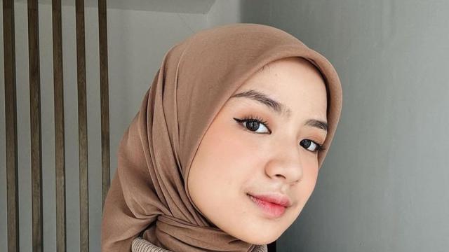 7 Inspirasi Hijab Nashwa Zahira, Stylish dengan Menggunakan Pashmina hingga Hijab Square. (credit:instagram.com/nashwaaaz)