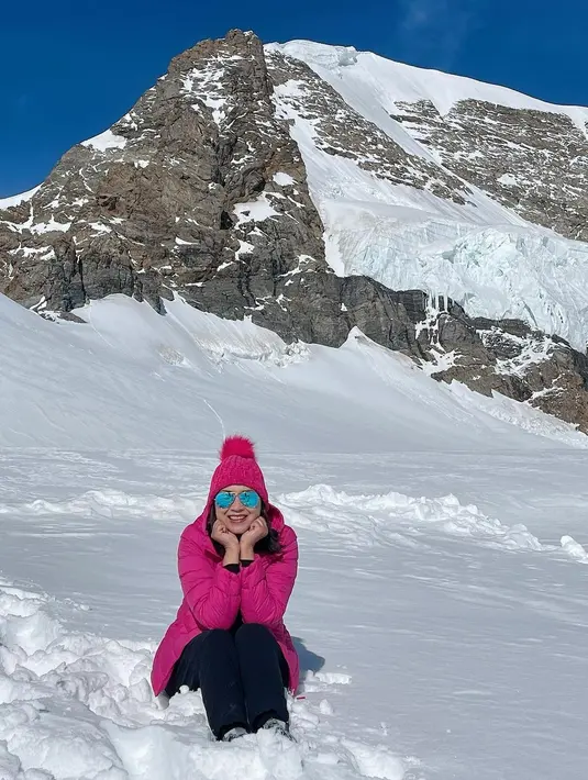 Ira Wibowo Liburan di Switzerland (Instagram/irawbw)