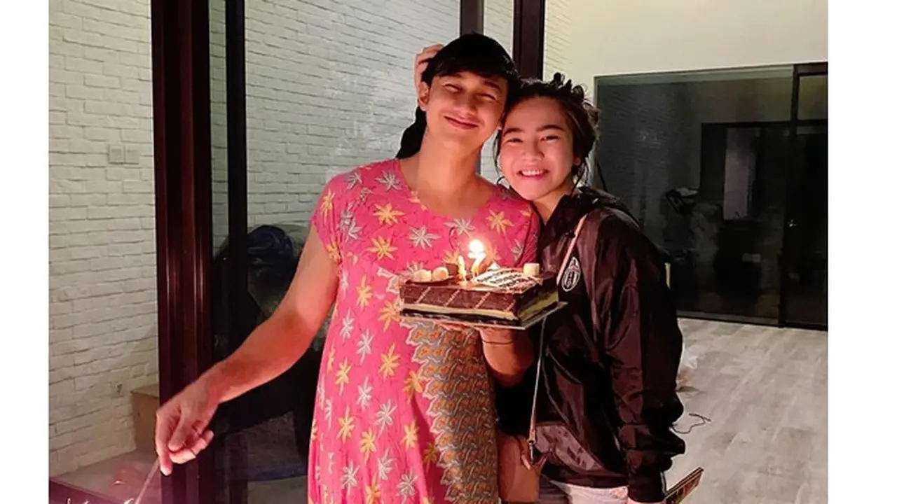 Pakai Daster, Ini 6 Momen Seru Ulang Tahun Caesar Hito ke-27