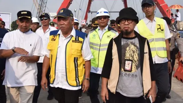 Menteri PUPR Basuki Hadimuljono meresmikan penggunaan Jembatan Kali Kuto untuk ruas tol Batang-Semarang untuk arus mudik Lebaran 2018 pada Rabu, 13 Juni 2018. (Dok Kementerian PUPR)