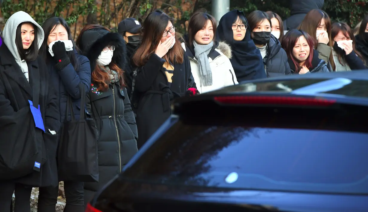 Jonghyun SHINee nekat bunuh diri dengan menghirup karbon monoksida yang berasal dari briket batubara. (JUNG Yeon-Je/AFP)