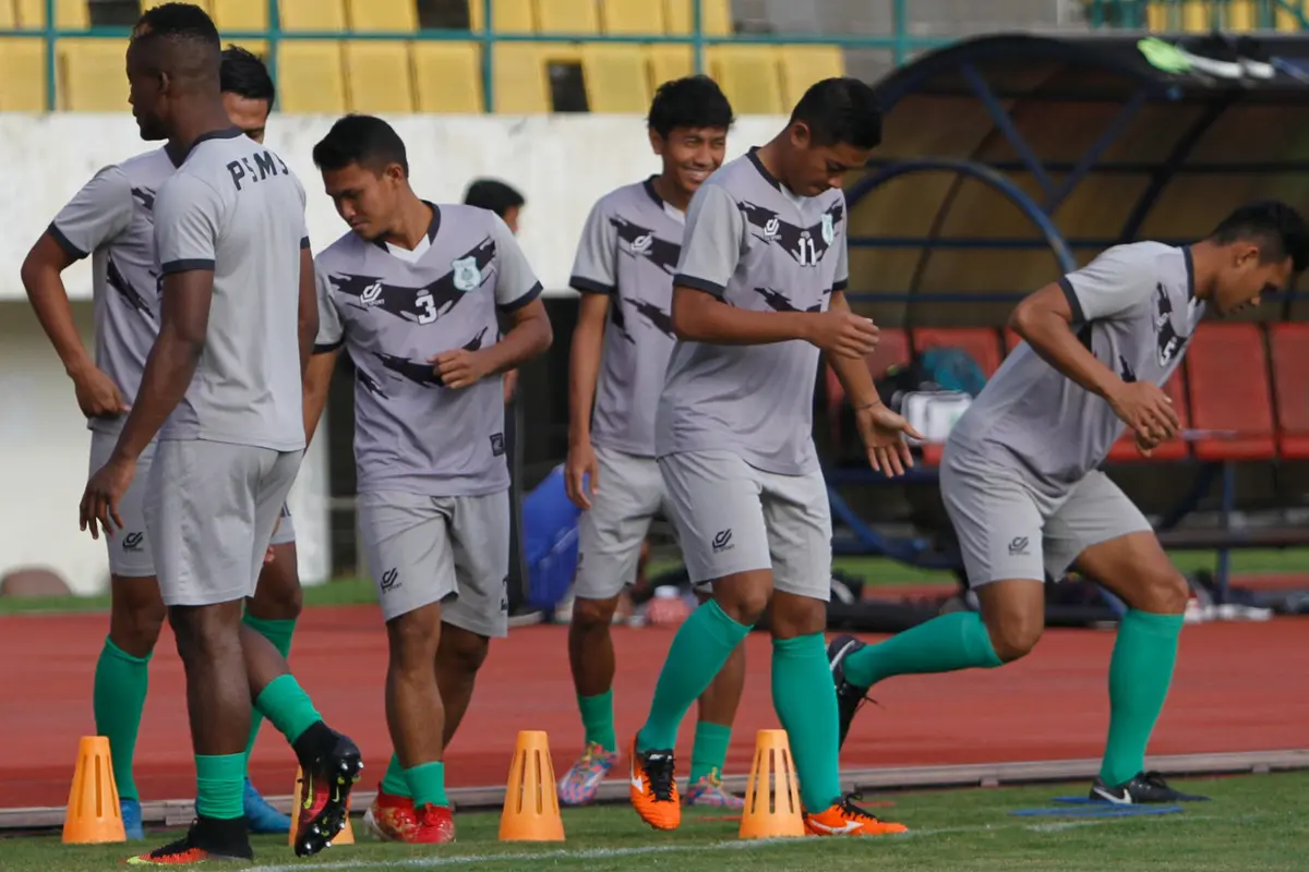 Pemain PSMS Medan tengah berlatih.