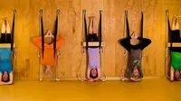 Sebagian besar gerakan Iyengar Yoga menggunakan props salah satunya tali. (Foto: iyengaryogacanada.com)