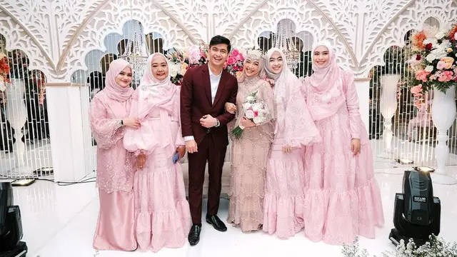 Bak Pengantin Baru, Ini Potret Ria Ricis dan Teuku Ryan di Perayaan Ultah Pernikahan
