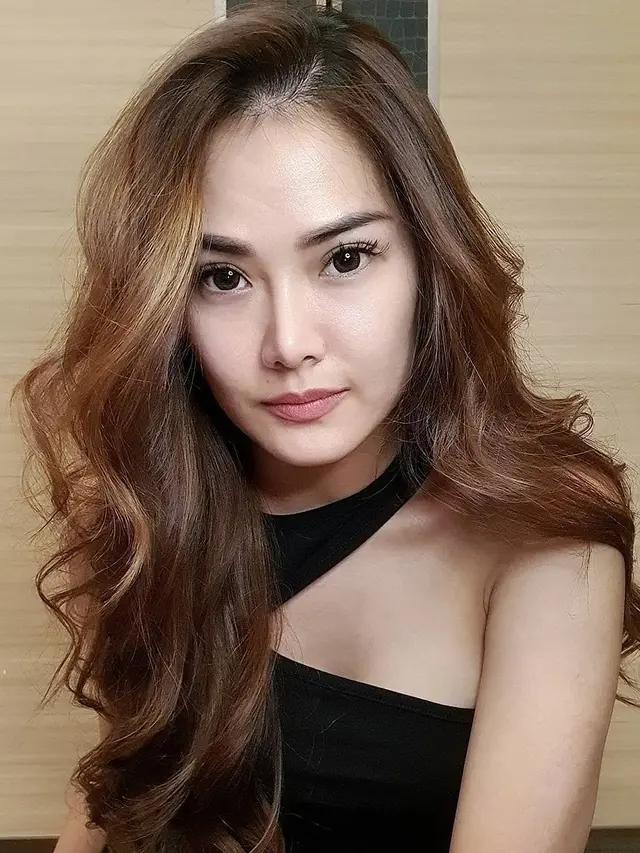 8 Potret Vegen Acni, Mantan Istri Pertama Vincent Raditya yang Curi Perhatian