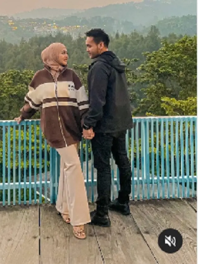 Penyanyi dangdut Jenita Janet konsisten pakai hijab (Foto: Instagram jenitajanet)