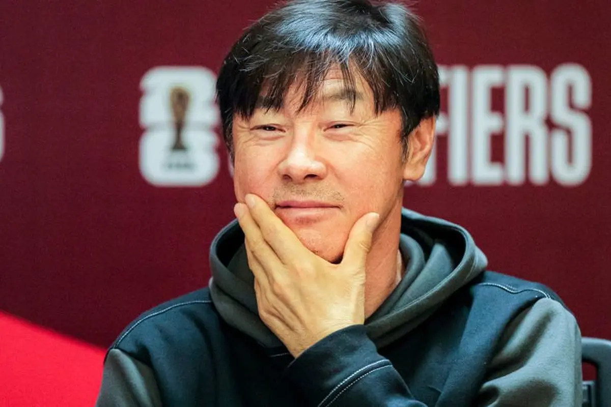 Shin Tae-yong pada sesi jumpa pers jelang laga Timnas Indonesia vs Vietnam di Kualifikasi Piala Dunia 2026 (c) Bagaskara Lazuardi