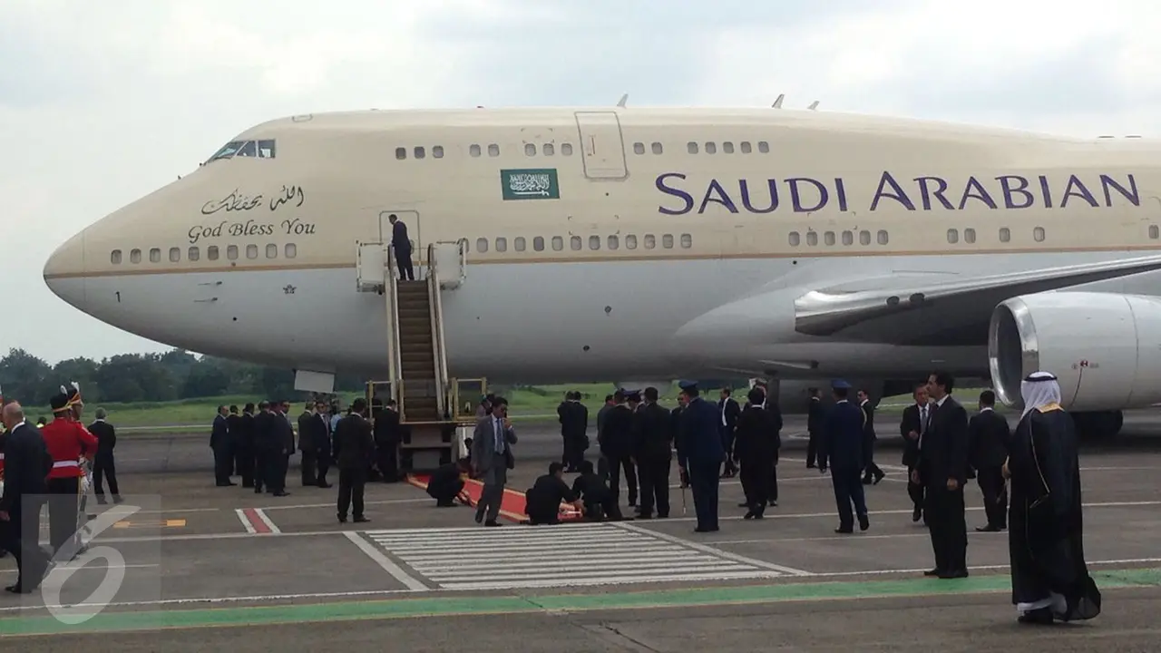 Raja Salman tiba di Bandara Halim Perdanakusuma