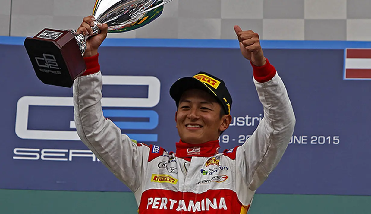 Ekspresi bahagia Rio Haryanto menjadi juara di race 2 GP2 Austria. (Bola.com/Reza Khomaini)