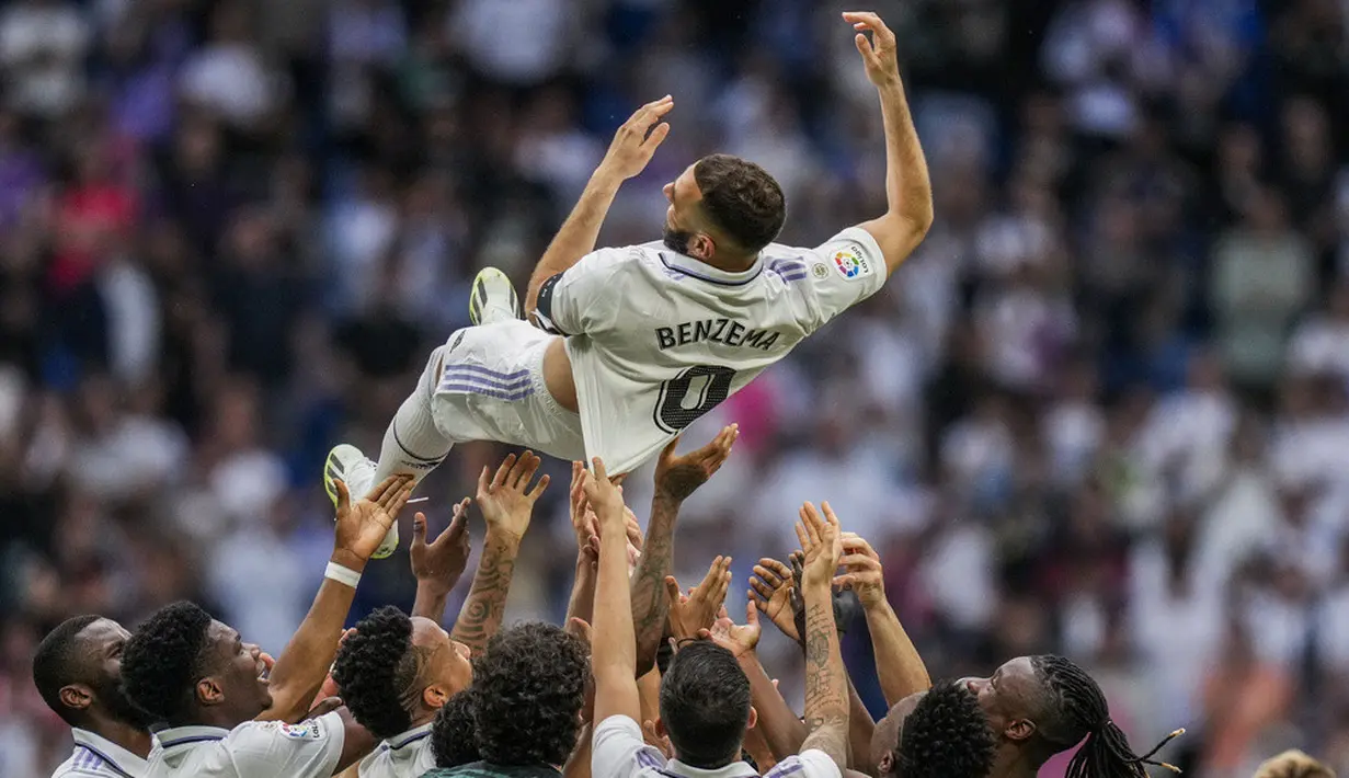 <p>Karim Benzema sudah dipastikan akan meninggalkan Real Madrid pada akhir musim ini. Sebelumnya, Benzema disebut-sebut bakal akan menetap di Real Madrid satu tahun lagi. (AP Photo/Bernat Armangue)</p>