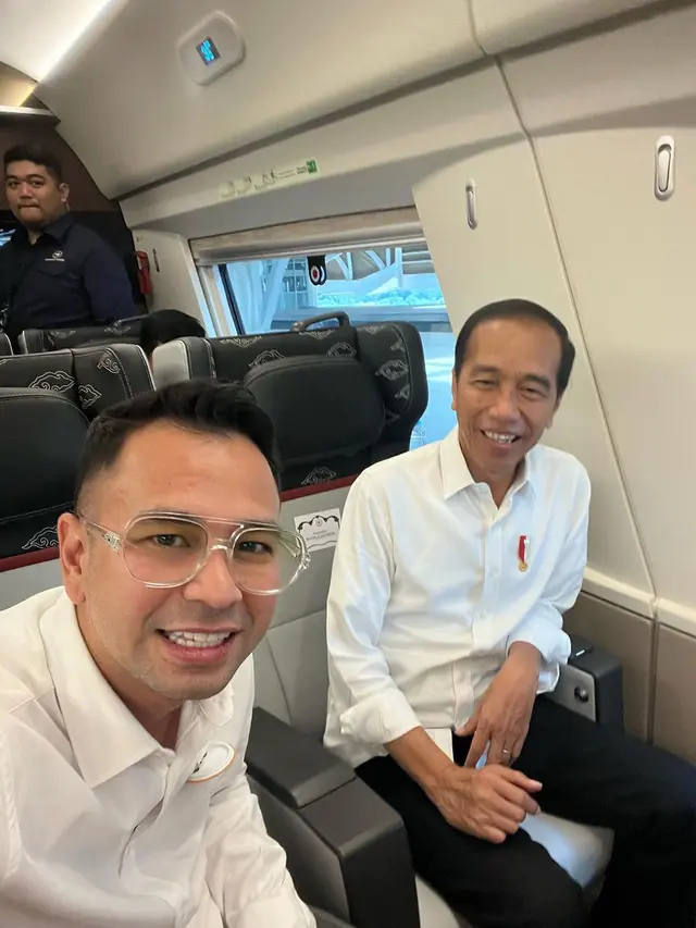 Raffi Ahmad bersama Presiden Jokowi