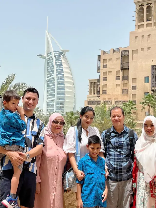10 Potret Titi Kamal dan Christian Sugiono Ajak Anak Liburan ke Dubai, Seru Banget