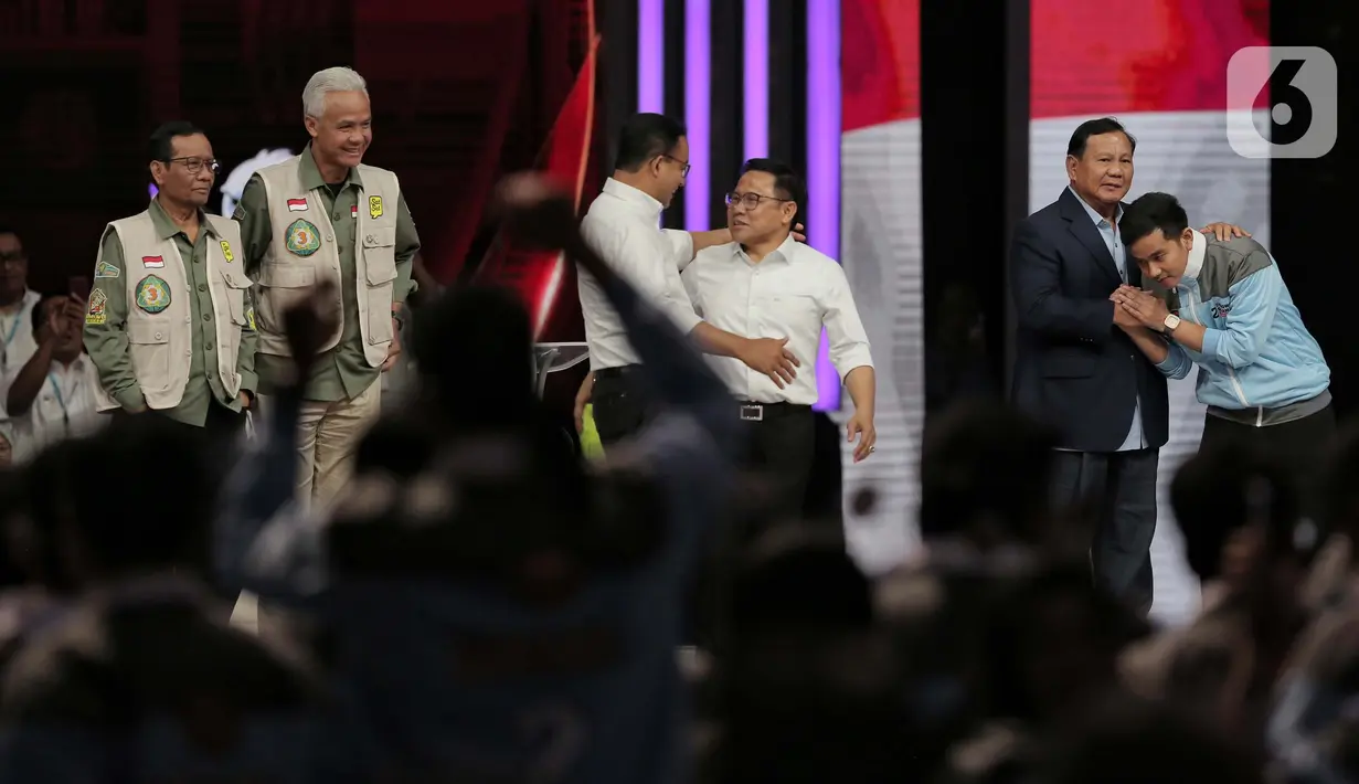 Ketiga Capres-Cawapres usai pelaksanaan Debat Keempat Pilpres 2024 di Jakarta Convention Center (JCC), Jakarta, Minggu (21/1/2024). (Liputan6.com/Angga Yuniar)