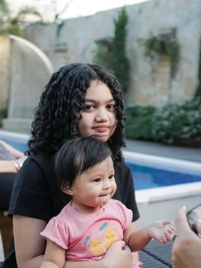 Krisdayanti dan keluarganya (Instagram/krisdayantilemos)