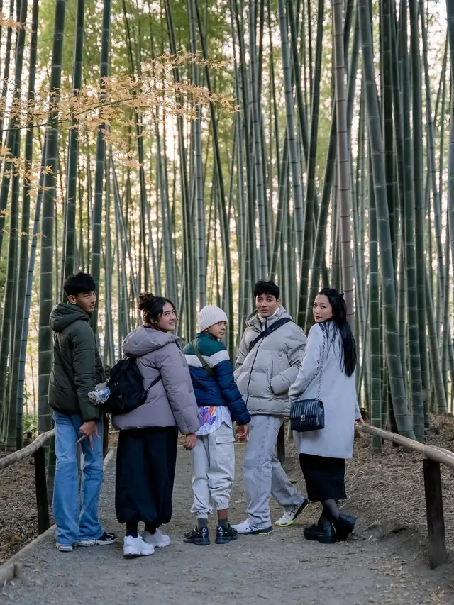 5 Potret Hesti Purwadinata dan Edo Borne Liburan ke Jepang Bareng Anak, Sekeluarga Visual Semua  (credit: instagram/hestipurwadinata).