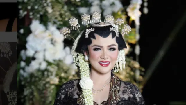 Jadi Pengantin Jawa, Ini 9 Potret Cantiknya Vicky Shu dengan Paes