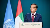 Jokowi berbicara di forum KTT Pemimpin Dunia tentang Perubahan Iklim (COP28) di Plenary Al Ghafat, Expo City Dubai. (Foto: Biro Pers, Media, dan Informasi Sekretariat Presiden)