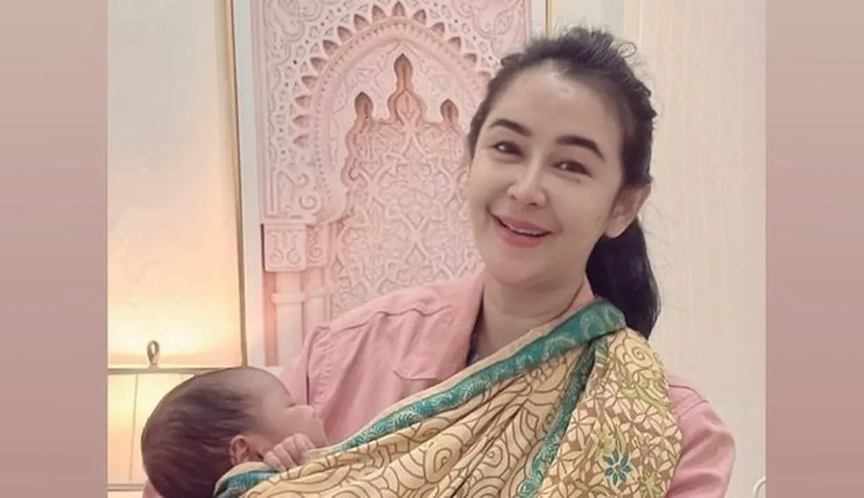 Ternyata ia memiliki rahasia agar tubuhnya cepat susut usai bersalin.(instagram.com/uutpermatasari)