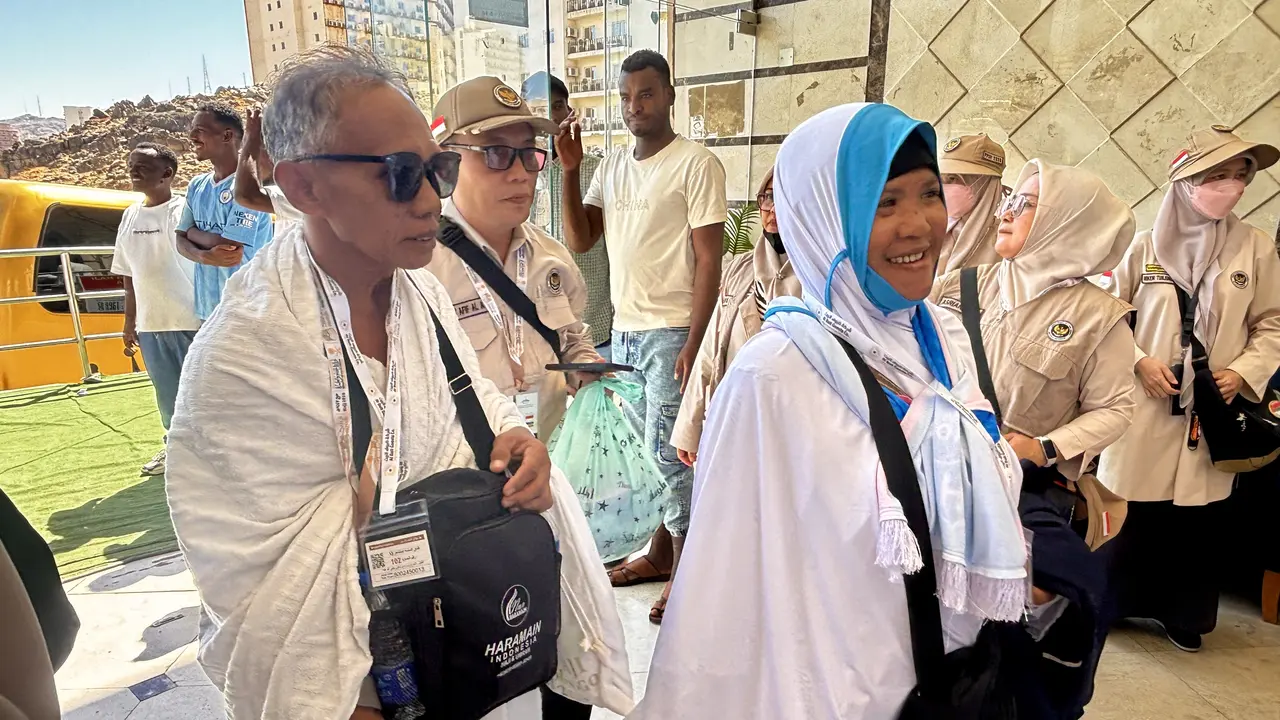 Jemaah haji Indonesia Embarkasi Surabaya SUB02 tiba di hotel di Syisyah, Makkah, Jumat 1 Mei 2026.