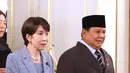 Kedatangan Presiden Prabowo disambut langsung PM Jepang, Sanae Takaichi, disertai upacara kenegaraan. Tampak dalam foto, Presiden Republik Indonesia, Prabowo Subianto (kanan) dan Perdana Menteri Jepang Sanae Takaichi (kiri) saat tiba untuk melakukan pembicaraan di Istana Akasaka, Tokyo pada Selasa 31 Maret 2026. (YOSHIKAZU TSUNO/POOL/AFP)