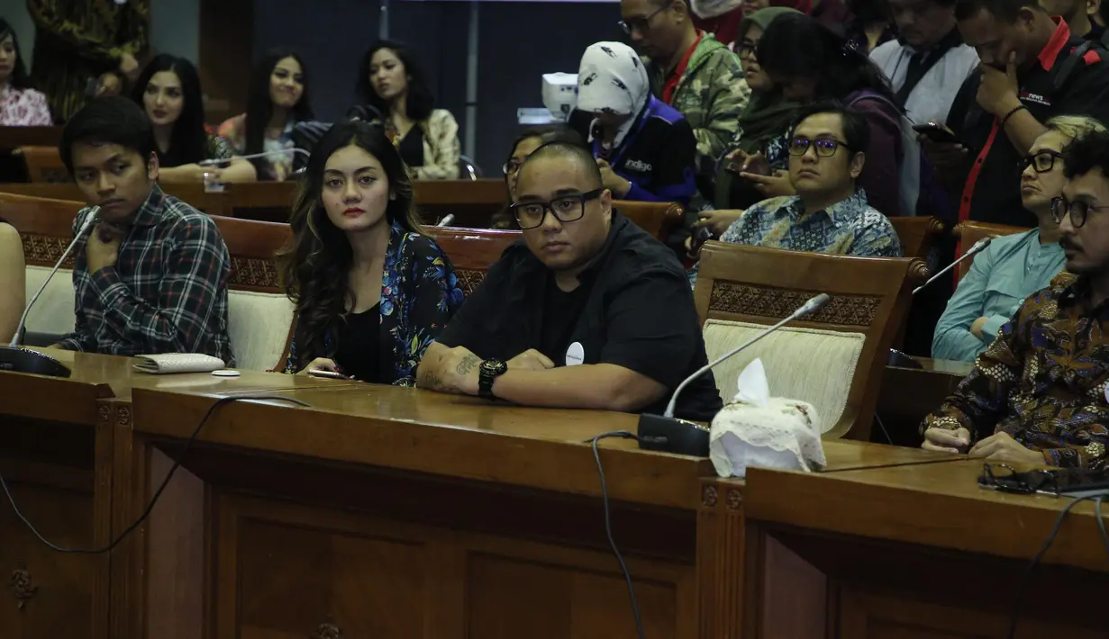 Menurut musisi yang juga Anggota DPR, Anang Hermansyah sebuah regulasi untuk industri musik sangatlah penting.  Melihat Indonesia yang telah 71 tahun merdeka, musik mengalami kemunduran dari tahun ke tahun. (Nurwahyunan/Bintang.com)