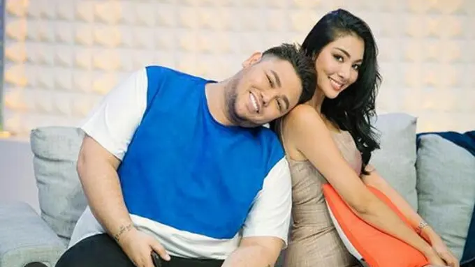 [Bintang] Ivan Gunawan dan Faye Malisorn
