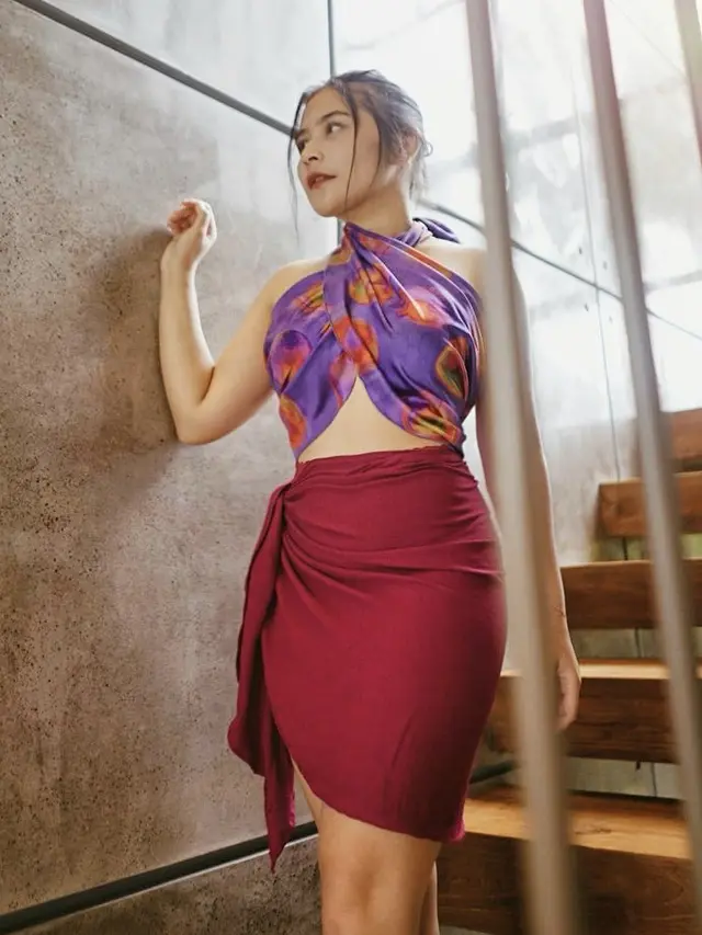 Gaya Fashion Artis Tanah Air Pamerkan Perut Ratanya