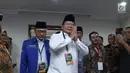 Bakal Capres Pemilu 2019, Prabowo Subianto saat masuk ruang pendaftaran dan penyerahan syarat pencalonan di Gedung KPU, Jakarta, Jumat (10/8). Prabowo Subianto berpasangan dengan Sandiaga Uno pada Pemilu 2019. (Liputan6.com/Helmi Fithriansyah)