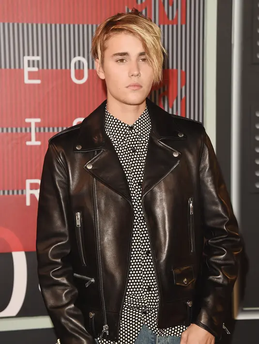 Gaya rambut Justin Bieber yang malam itu tampak juga pada rambut Channing Tatum sontak mengundang berbagai komentar dari berbagai media. Seperti tweet Cinya Burton, “Atas nama Bieber apa yang terjadi dengan rambut Tatum???!?” (AFP/Bintang.com)